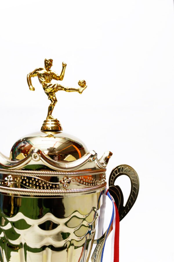 TROFEO DORADO IMPORTADO DE FUTBOL MODELO 63